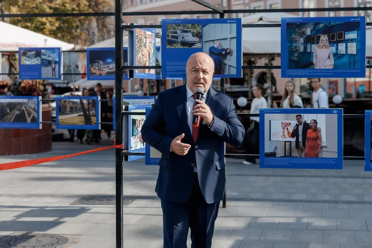 В центре Нижнего Новгорода открылась фотовыставка к 25-летию «Деловой России»